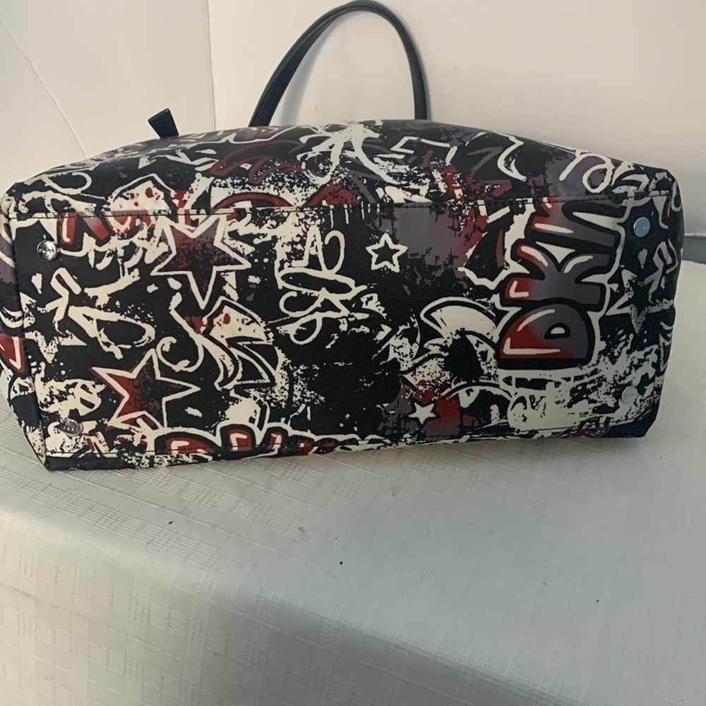 Beautiful Donna Karen, in New York tote - Picture 3 of 9
